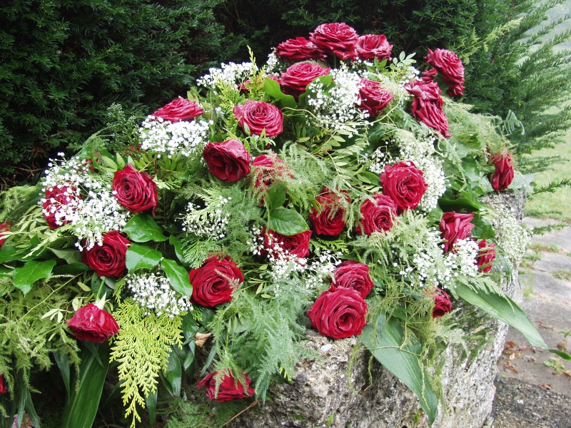 funeraire-MALAUSSENE-min_roses-61203